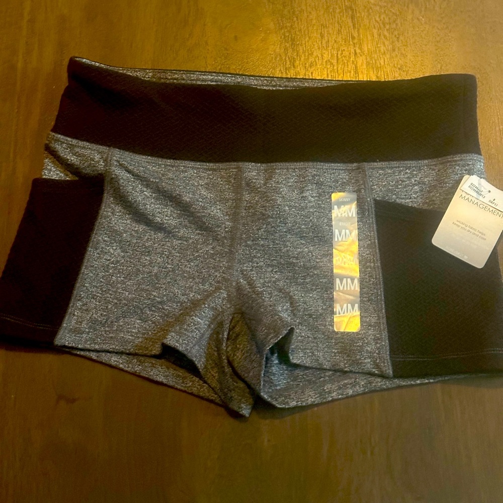 NWT forever 21 workout shorts size medium - Picture 1 of 11